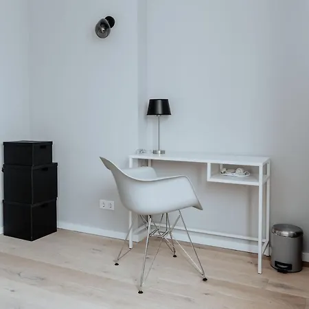 2-zimmer 57m² Mit King Size Bett Und Kueche ミュンスター