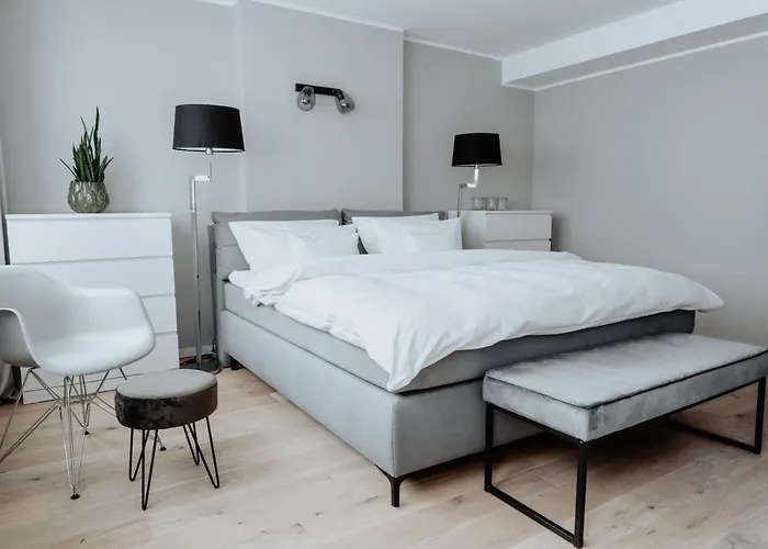 2-zimmer 57m² Mit King Size Bett Und Kueche Appartement *